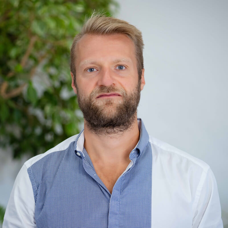 Headshot of Dr. Stephan van Vliet